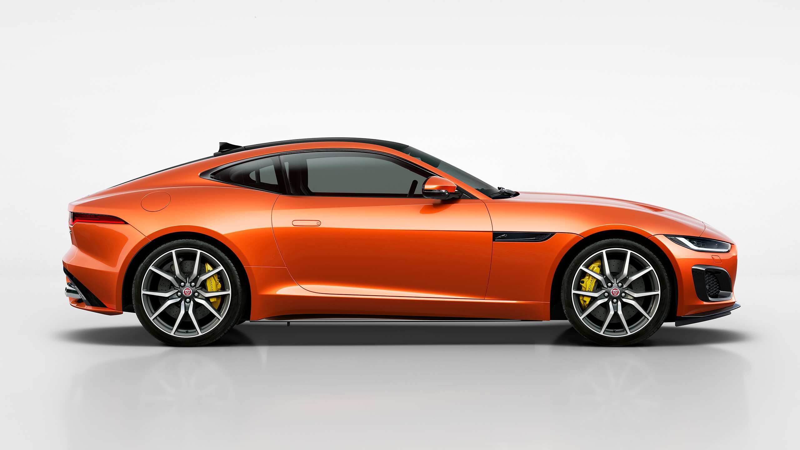 Jaguar F-TYPE Right side profile